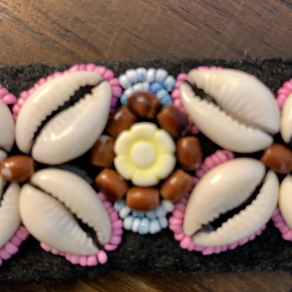 SHELL NECKLACE - Picture 3 of 7